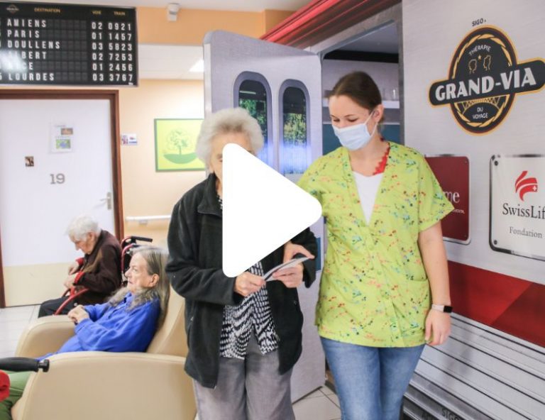 les familles de patients alzheimer en séance de groupe avec leur parent