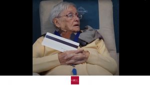 Financement de la thérapie du voyage en ehpad par le conseil départemental de la Somme, en Hauts-de-France. La vidéo montre des résidents calme, apaisé, dans le bien-être