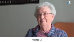 Une personne âgée en maison de retraite témoigne du wagon Grand-Via dans sa maison de retraite (ehpad). Couverture par le média local France 3